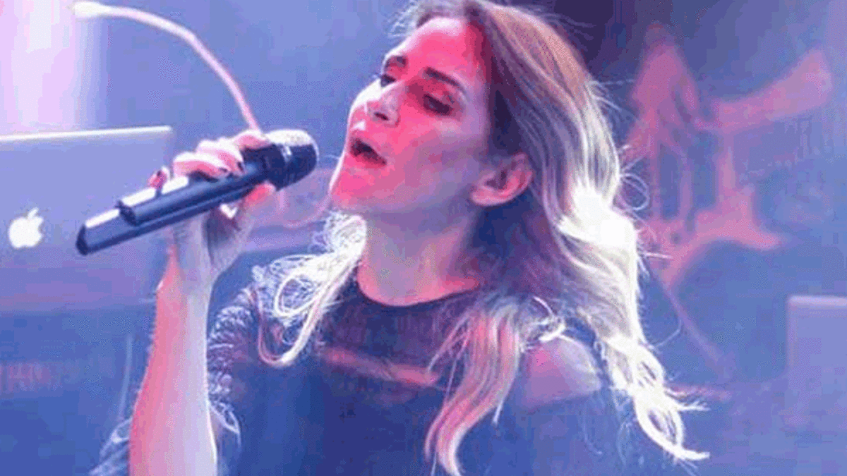 Aynur Aydın klip çekiminde attan düştü!