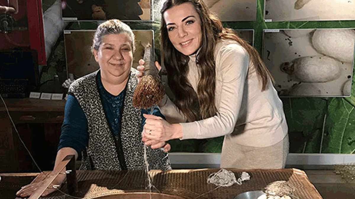 Burcu Kara çocukluk günlerini tekrar yaşadı