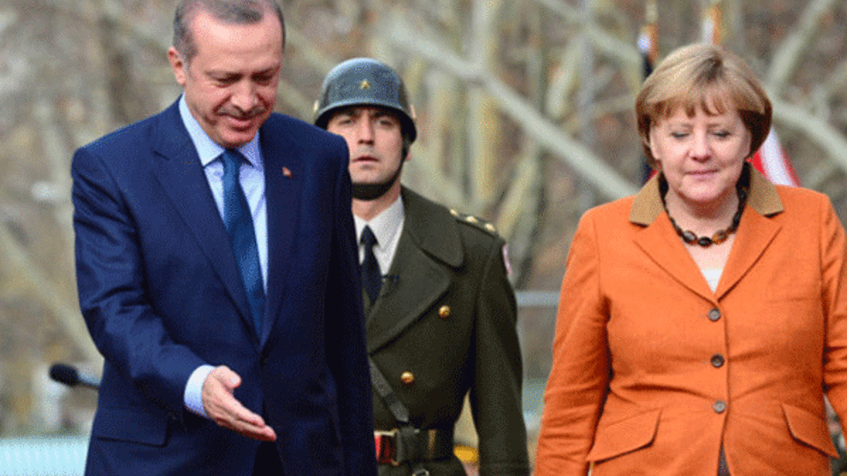Angela Merkel'in Ankara ziyaretinde İncirlik krizi görüşülecek