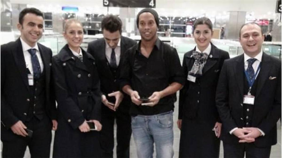Efsane futbolcu İstanbul'da! Ronaldinho...