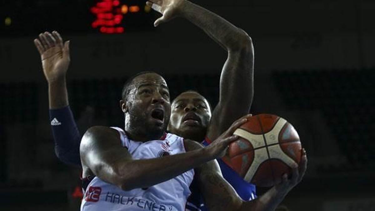 Anadolu Efes Ankara'da kazandı
