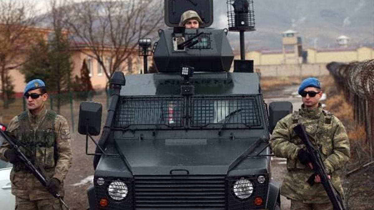 Ankara ve Silivri'de darbe girişimi duruşmaları başladı