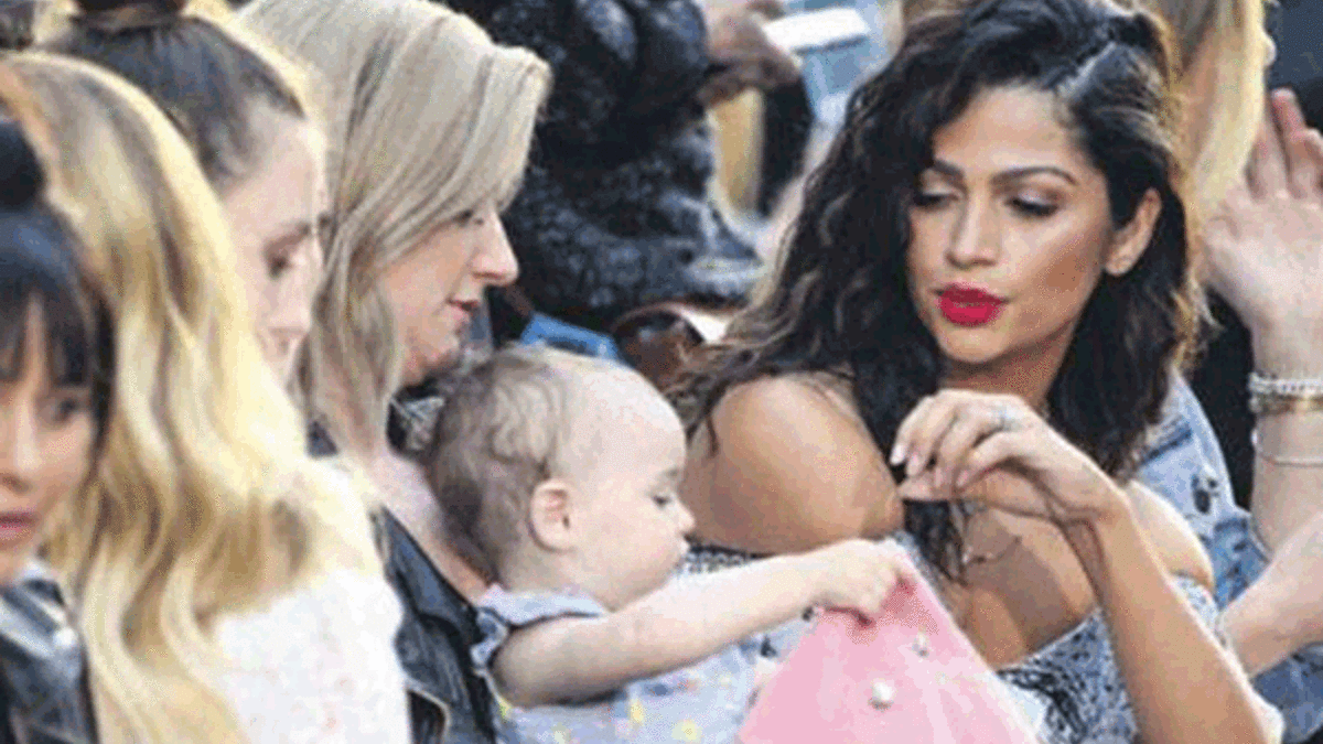 Camila Alves bebeklerin dilinden anlıyor!