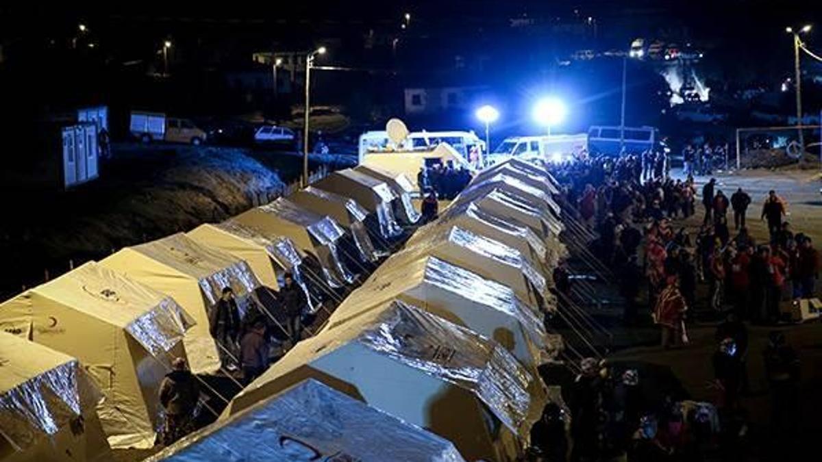 Çanakkale'de depremzedeler çadır kente yerleştirildi