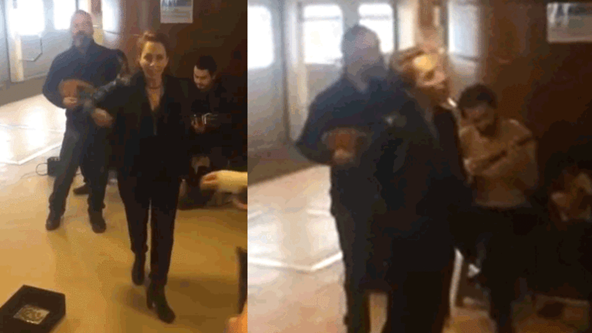 Sertab Erener vapurda şarkı söyledi!