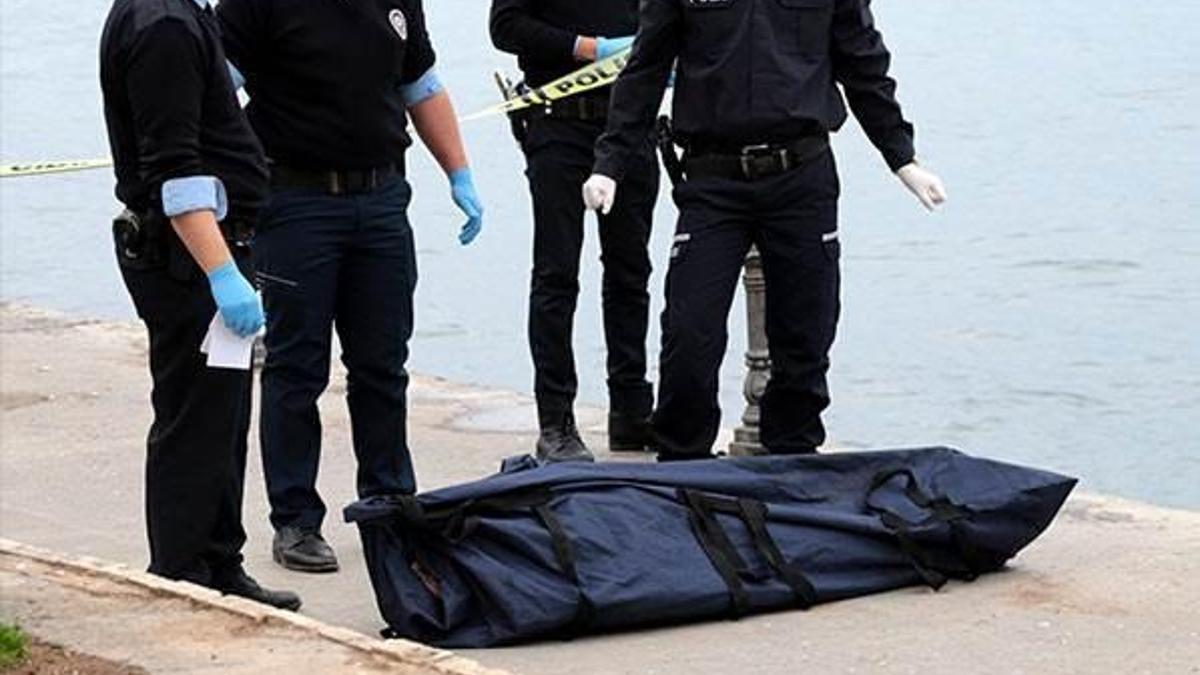 Üsküdar'da denizde erkek cesedi bulundu