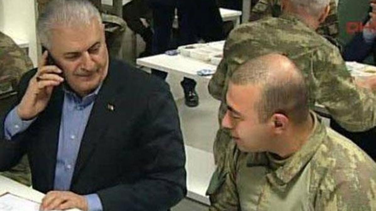 Yıldırım aynı masada yemek yediği askerin cenazesine katıldı