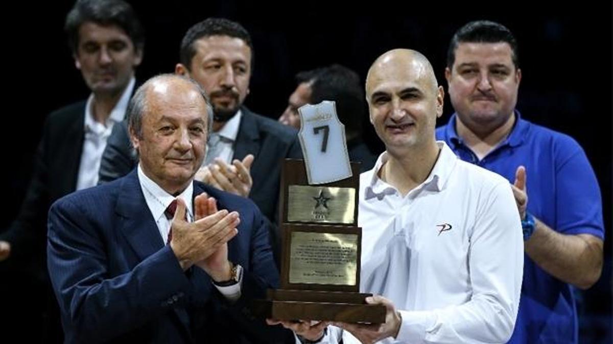 Anadolu Efes efsaneyi onurlandırdı