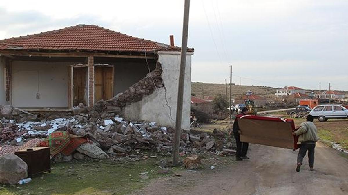 Çanakkale bir haftada 807 kez sallandı