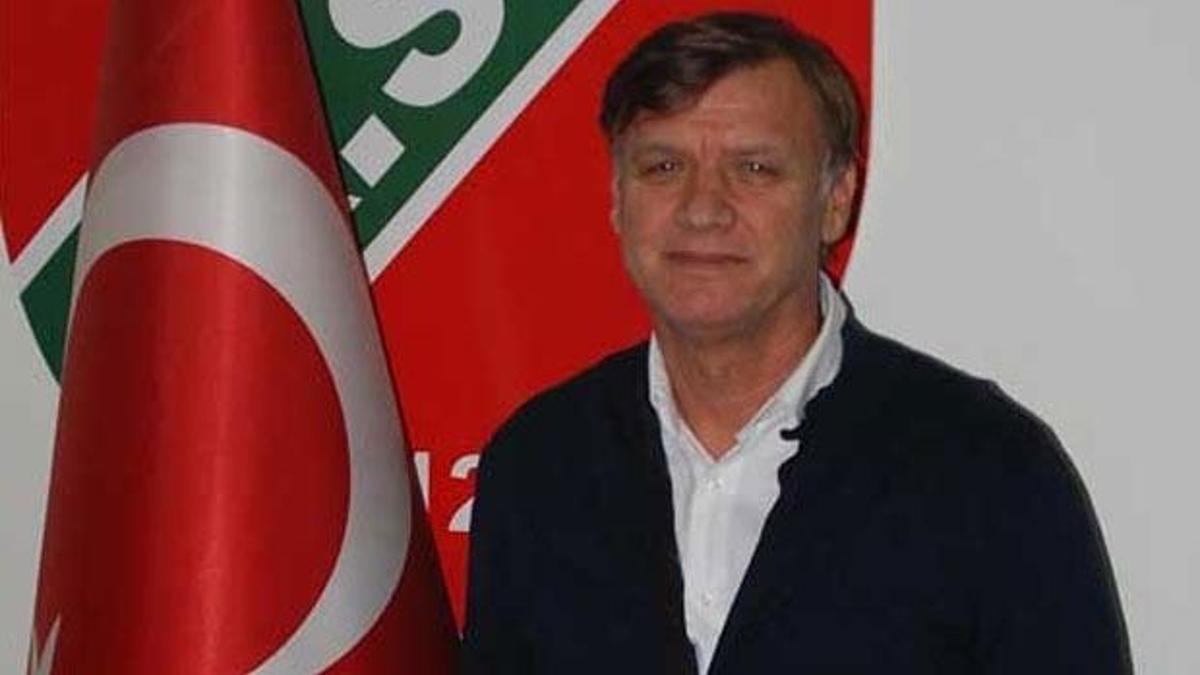 Karşıyaka'da Turgut Uçar istifa etti