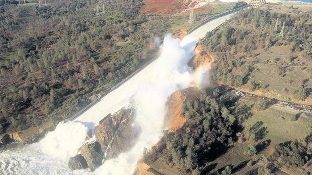 ABD’de baraj delindi 188 bin kişi kaçıyor