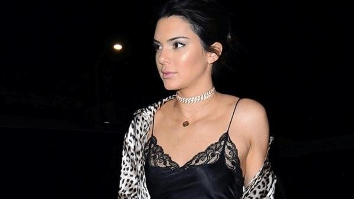 Kendall Jenner'dan rekor kıran poz!