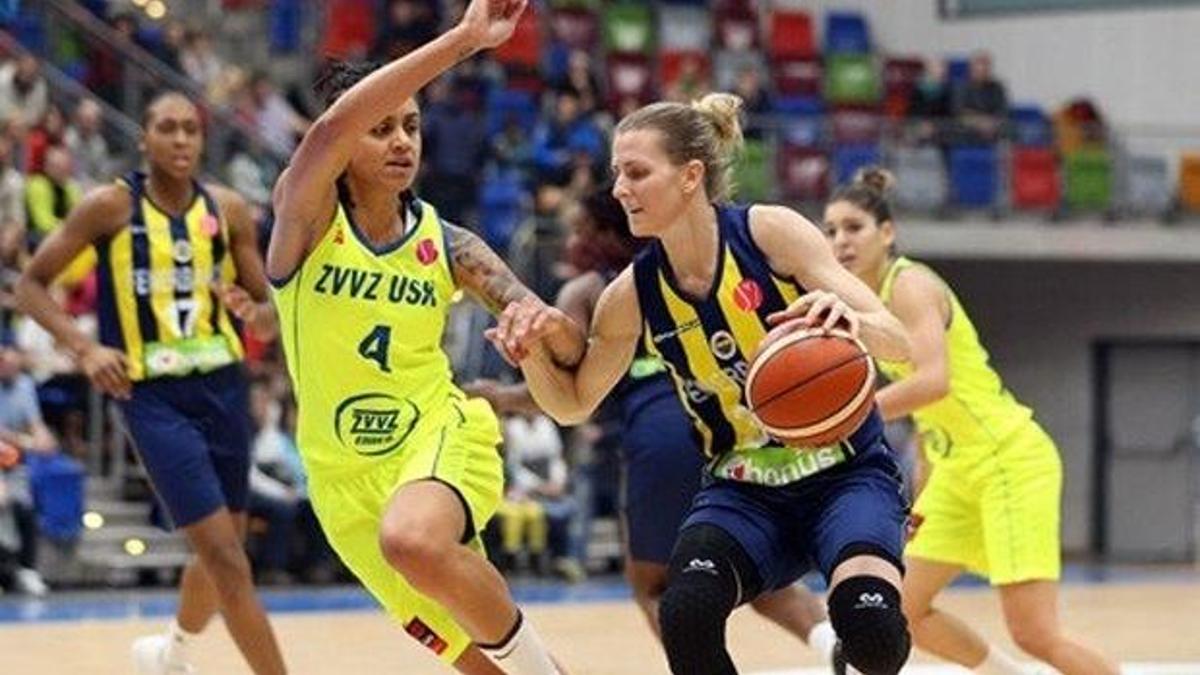 Fenerbahçe deplasmanda Prag'ı yıktı