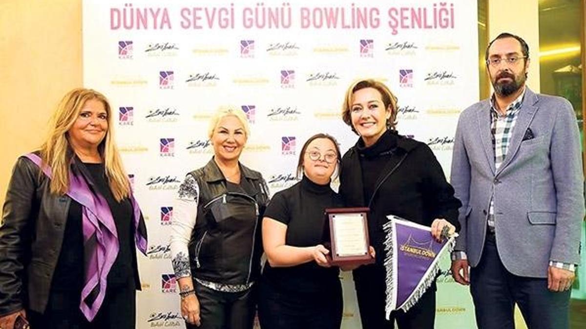 Down sendromlu çocukların bowling keyfi