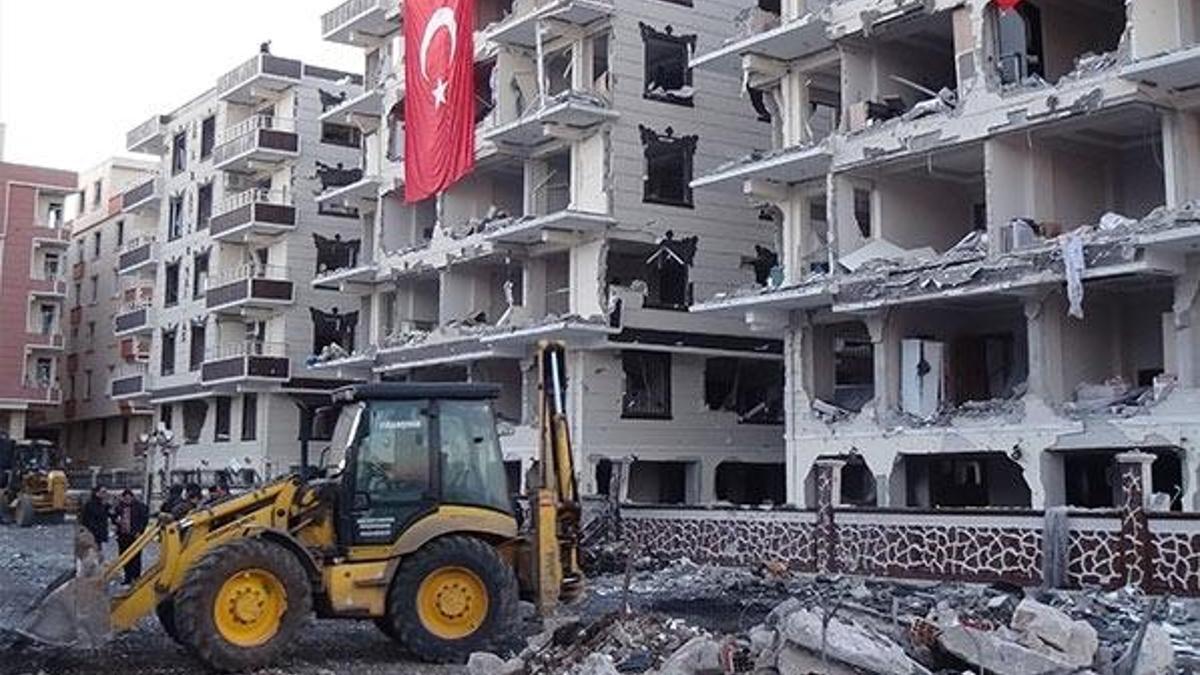 Viranşehir'de patlama bölgesinde insan uzuvları bulundu