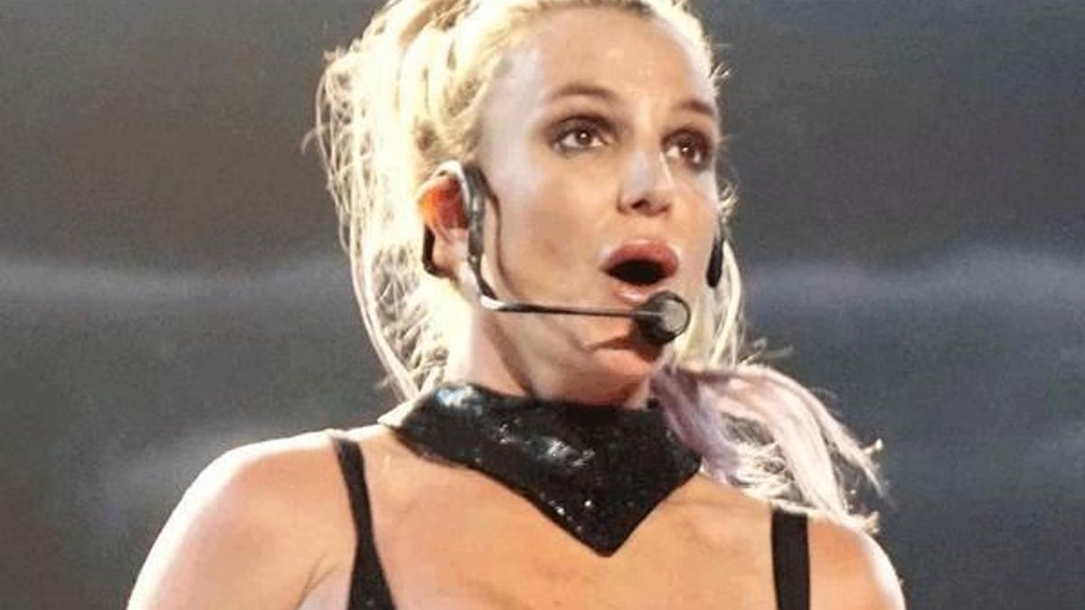 Britney Spears'tan üstsüz poz!