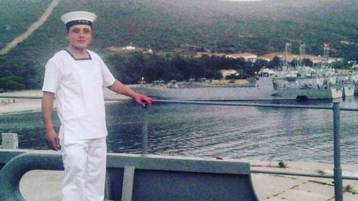 İzmir'de askeri gemide yangın: 1 şehit