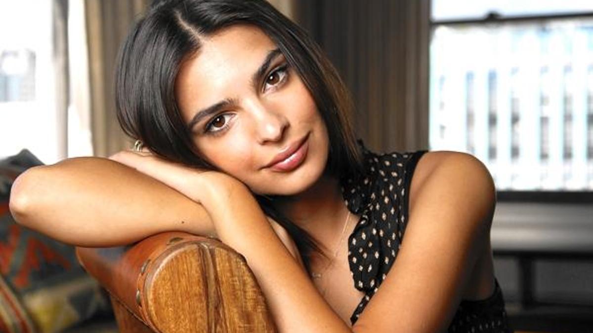 Emily Ratajkowski'nin yine özel fotoğrafları sızdırıldı!