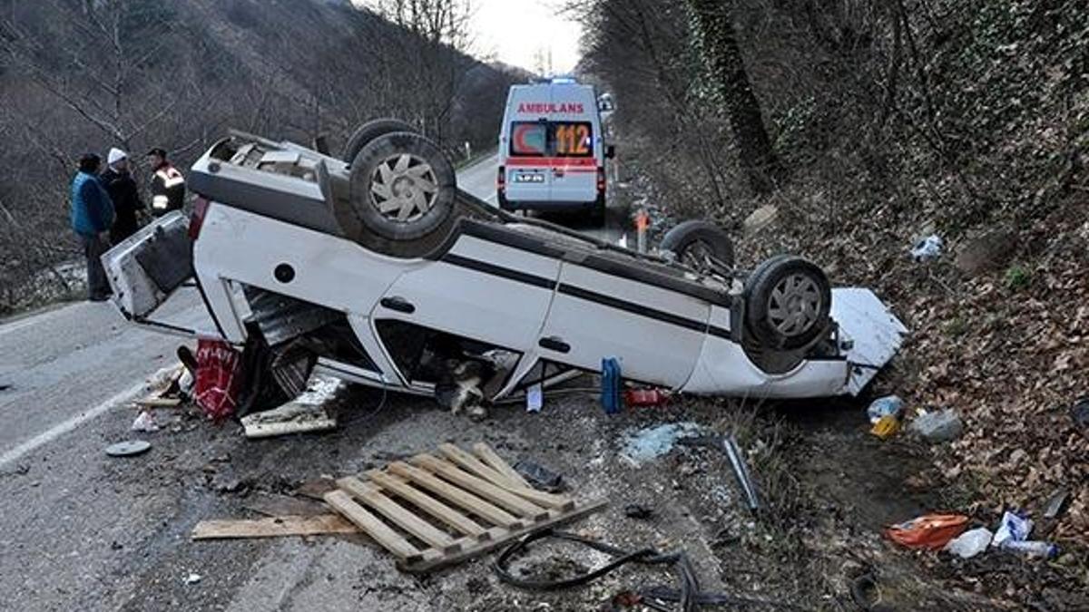 Bartın'da otomobil takla attı: 1 ölü, 2 yaralı