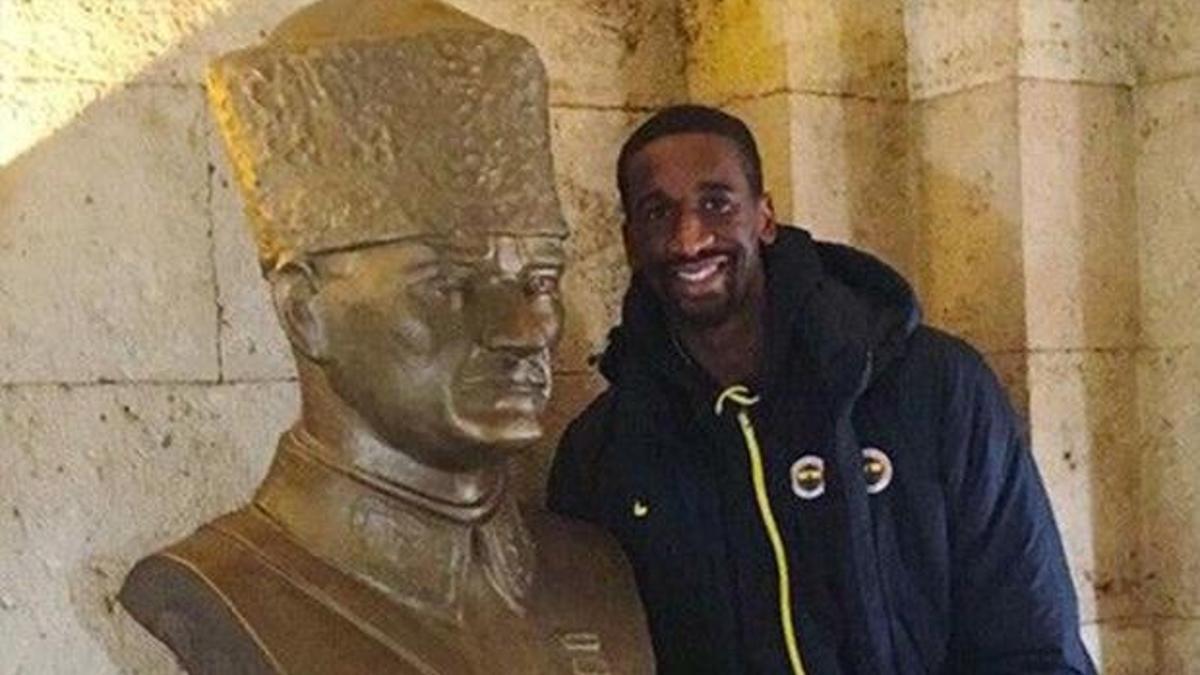 Fenerbahçeli isimden ünlü yazara cevap!