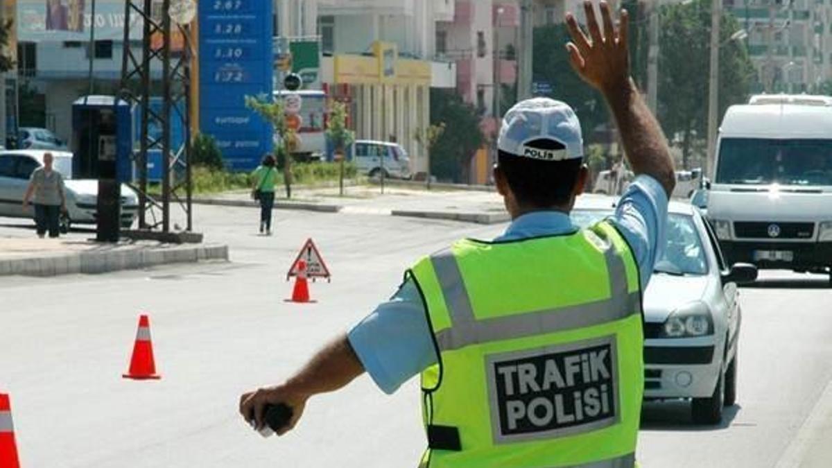 Polis noktasından kaçan terör şüphelisi aranıyor