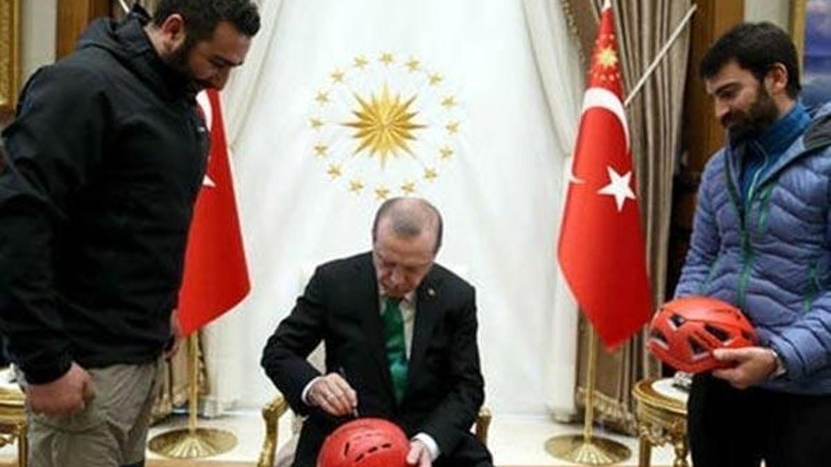 Cumhurbaşkanı Erdoğan'a dağcılardan anlamlı hediye