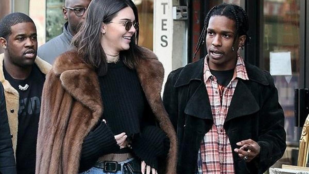Kendall Jenner sevgilisiyle yakalandı!
