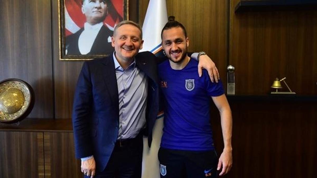 Başakşehir'de çifte imza!