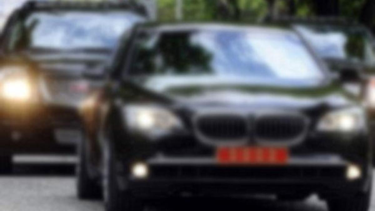 Konsolosluk araçlarıyla yurt dışına kaçmışlar