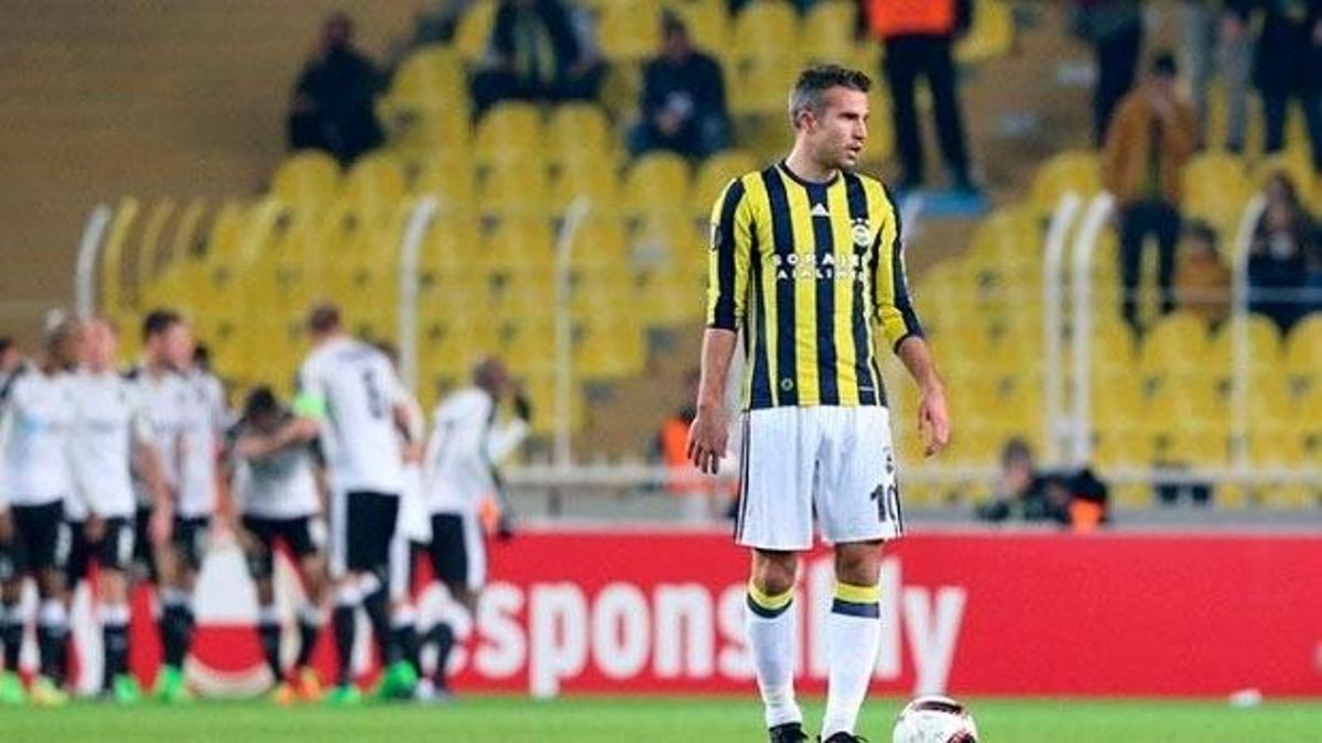 Robin van Persie Çin'den döndü