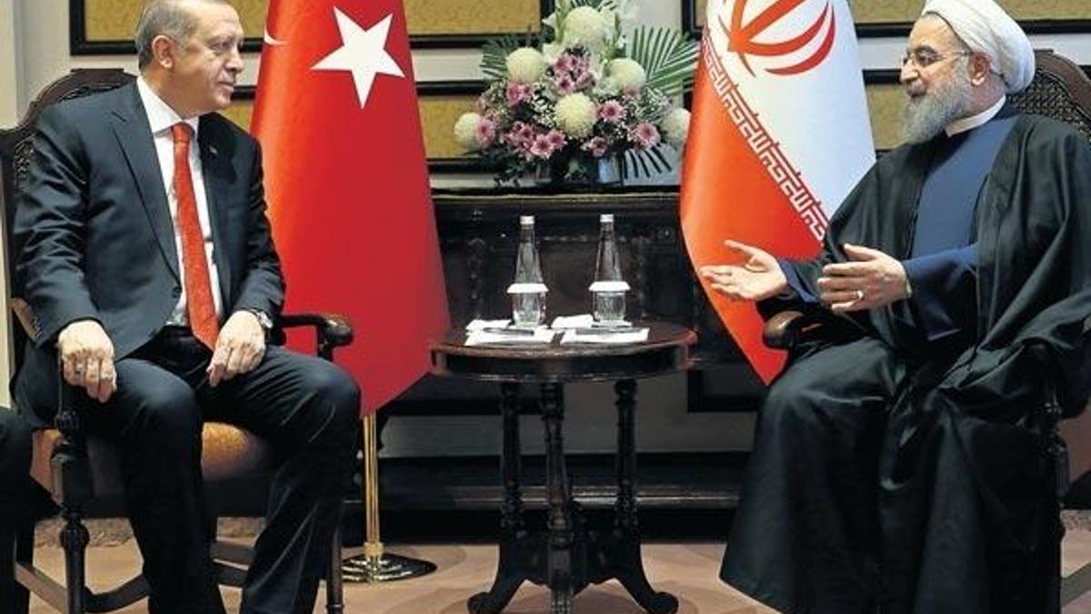 ‘Kendi göbeğimizi beraber kesmeliyiz’