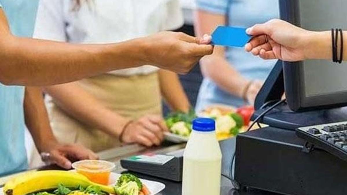 Komisyonun bunalttığı esnaf yeni milli yemek kartı çıkaracak
