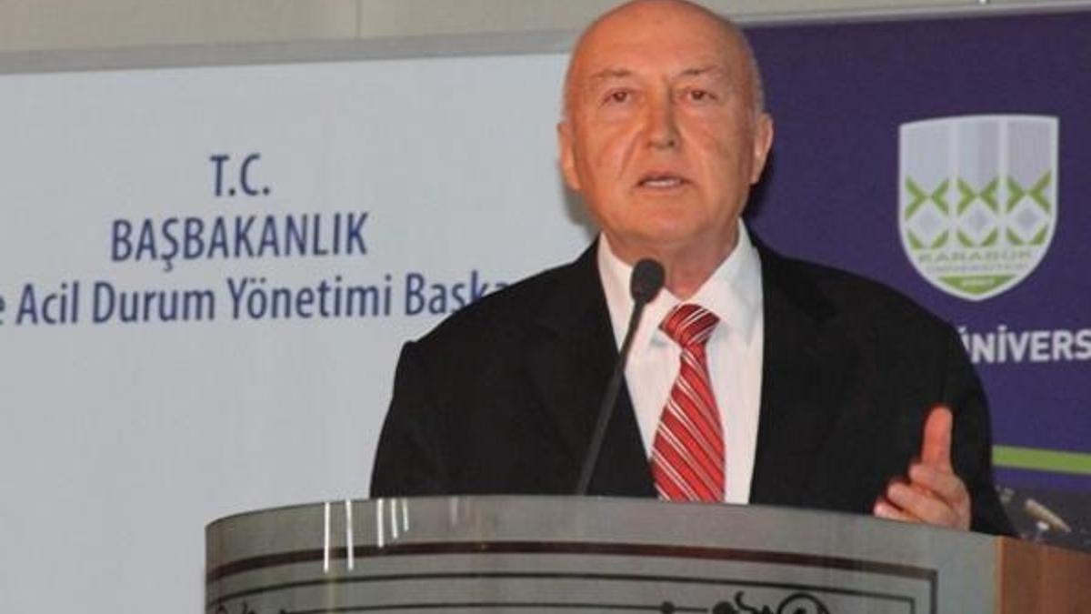 Ahmet Ercan : Deprem yerde 4 ile 5 KM'lik bir yarılma oluşturmuş olabilir