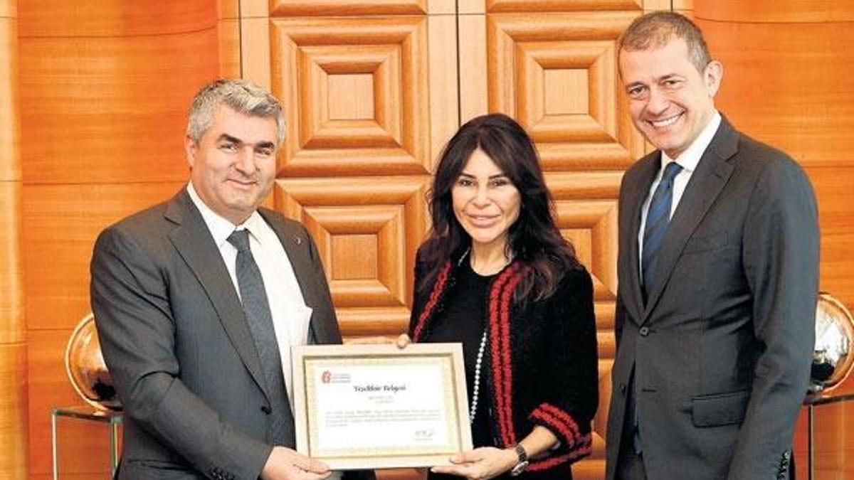 Akbank’a vergi plaketi