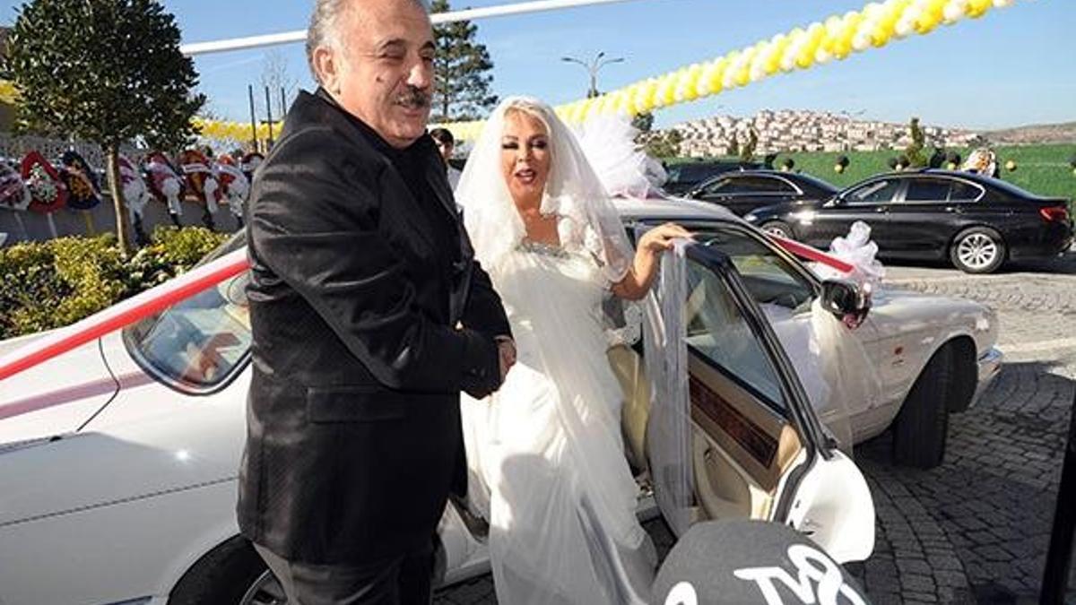 Safiye Soyman açılışta gelin oldu!