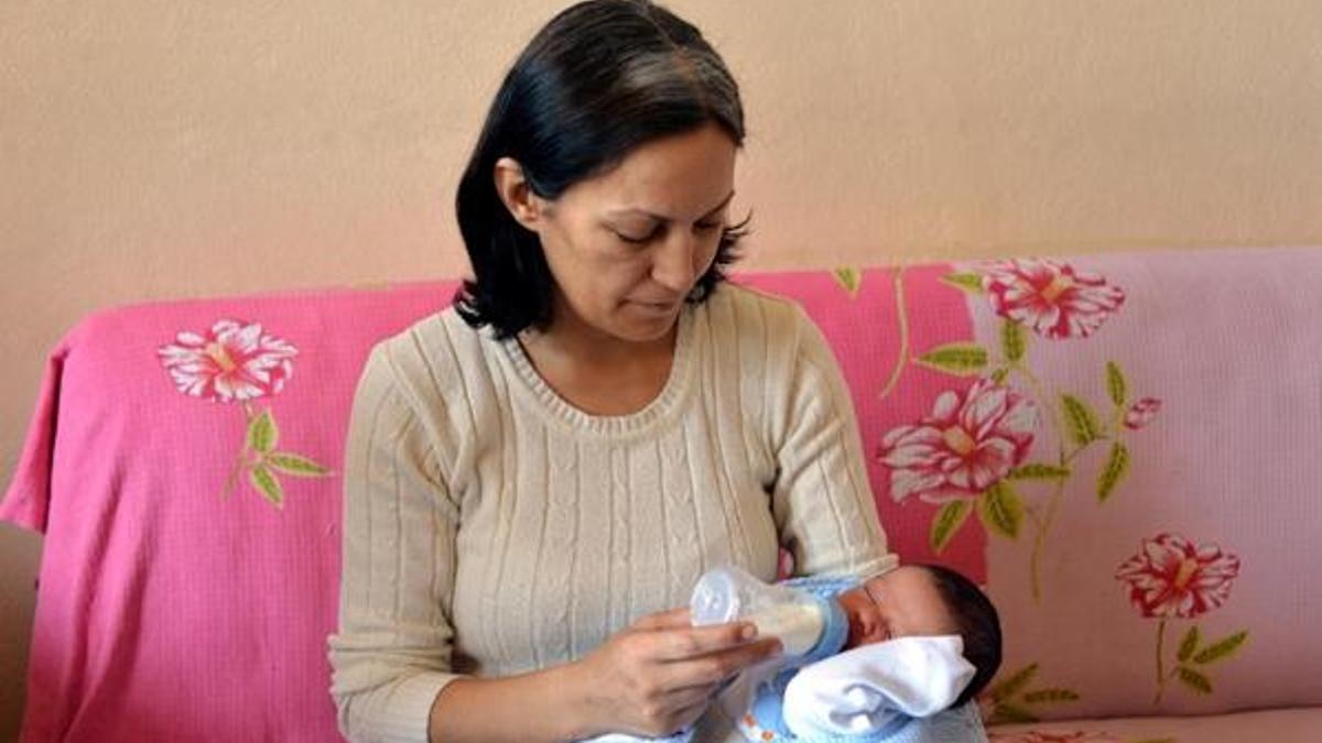 Bir haftalık bebeğiyle evsiz kaldı!
