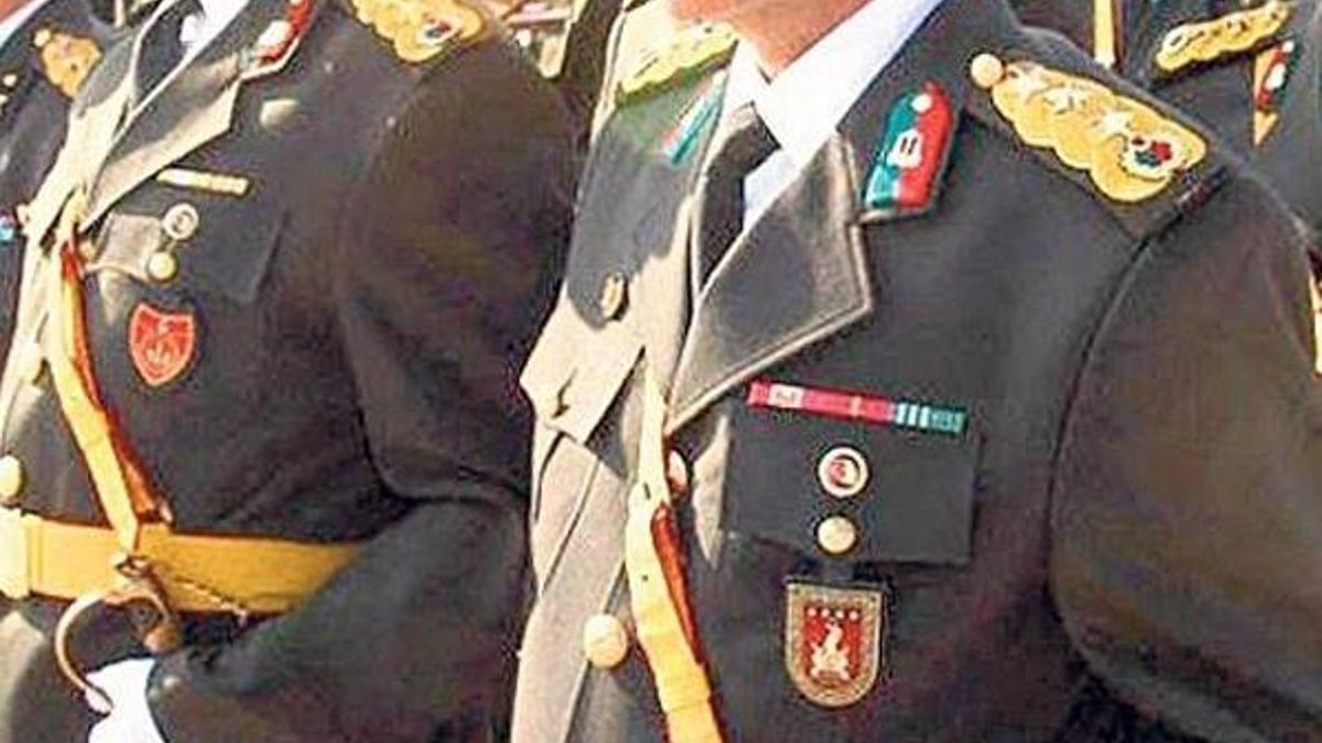 Darbe gecesi askeri ataşelere mesaj: ABD'ye bildirin, Moskova'yı arayın