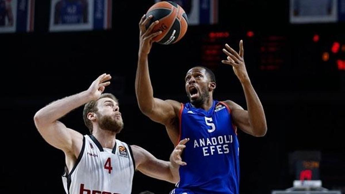 Anadolu Efes evinde fark yedi!