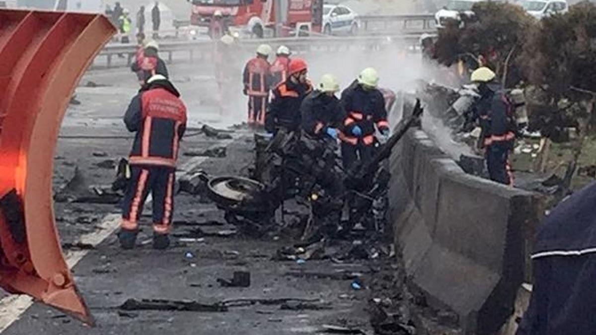 İstanbul'da helikopter düştü! Kurtulan yok