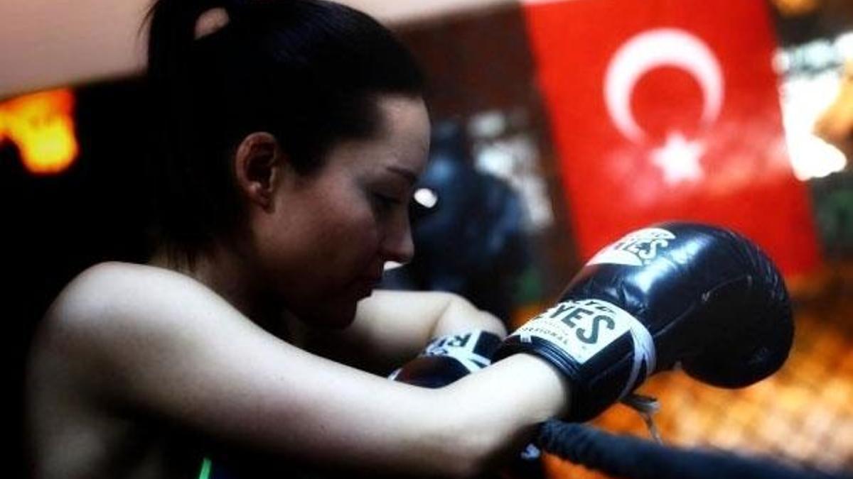 Nazlı Çelik boksa merak sardı!