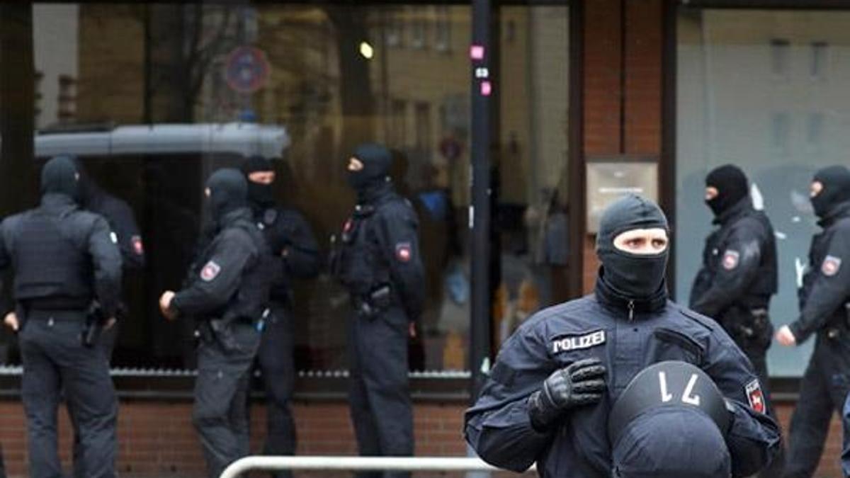 Almanya'da camilere baskın!