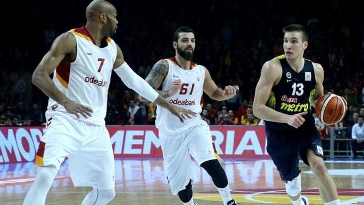 Galatasaray'a seyircisiz oynama cezası!