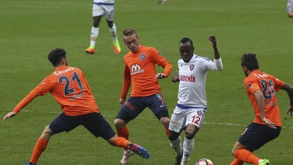 Başakşehir'e zirve yarışında ağır darbe