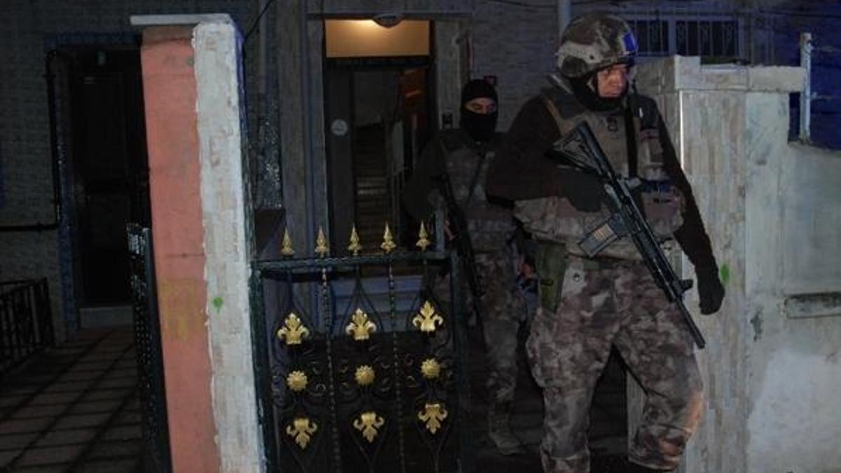 Fatih'te gergin dakikalar! Özel harekat devreye girdi