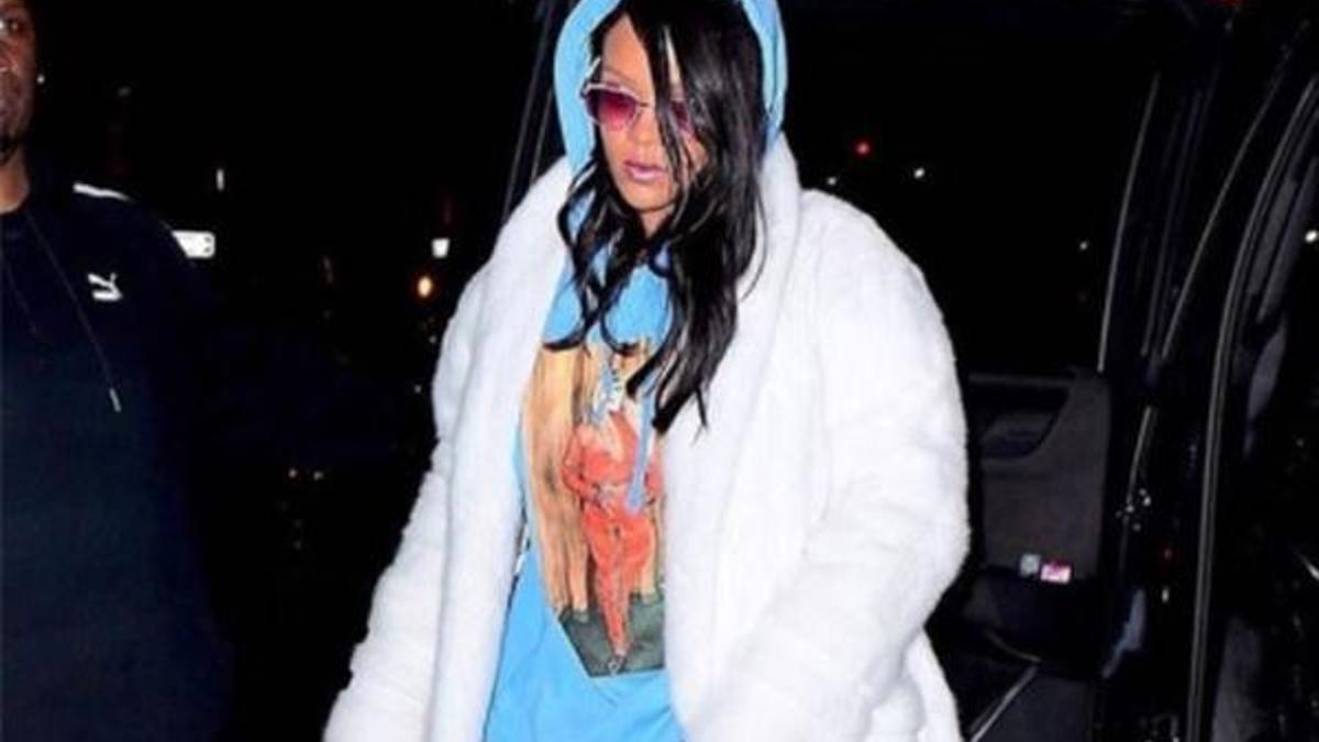Rihanna sokağa böyle çıktı!