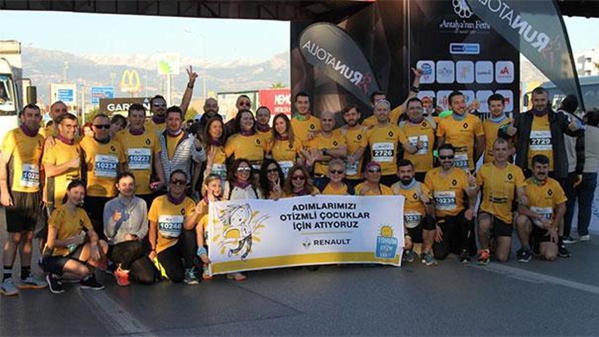 Otizmli çocukların eğitimi için Runatolia Maratonu’nda koştular!
