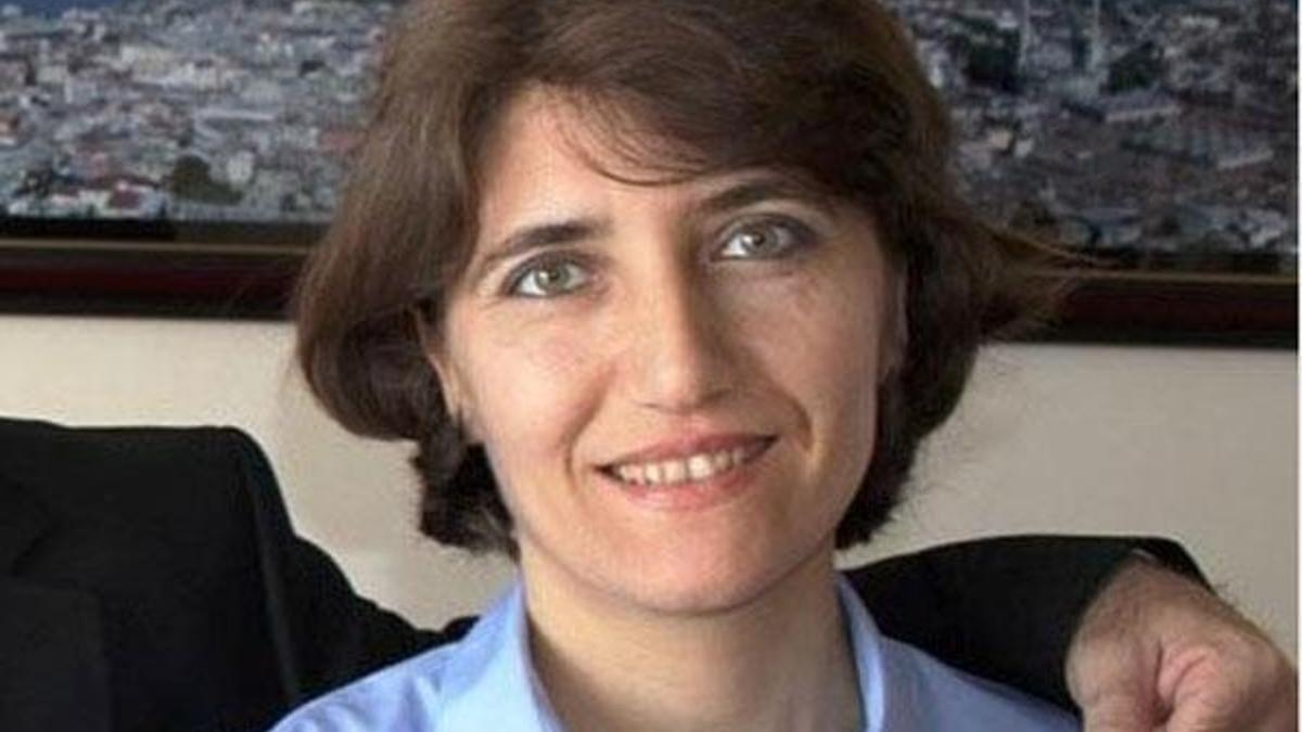 FETÖ firarisi savcının eşi tutuklandı