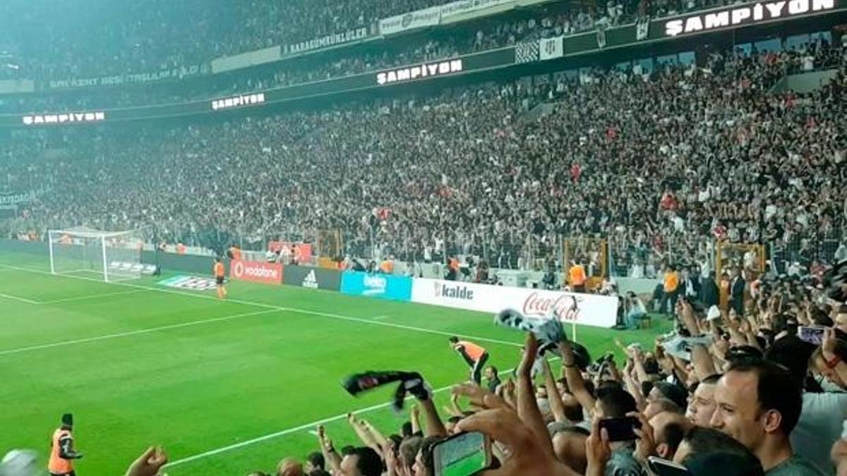 Beşiktaşlı taraftarlardan yeni marş!