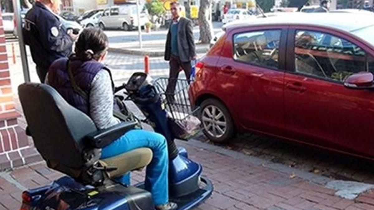 Engelli rampasına park eden araca ceza!