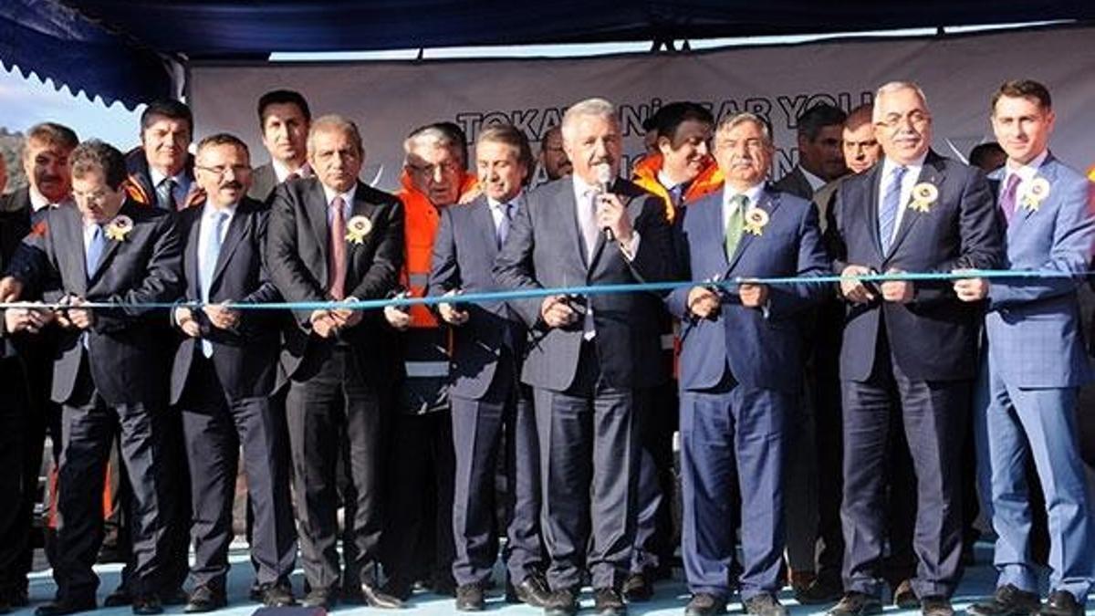 Bakan Arslan'a 10 yaşındaki kız milletvekili olmak istediğini söyledi